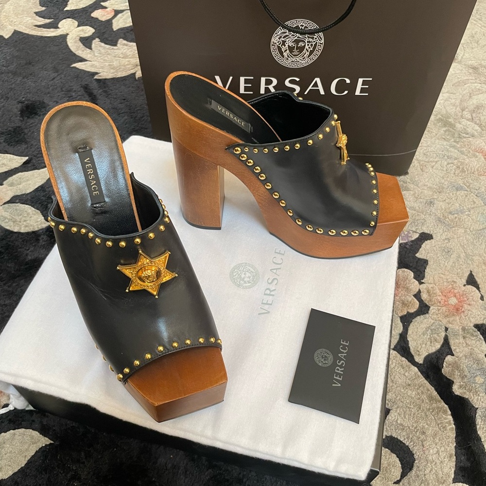 NWT Versace Logo Leather Studded Wedge Sandals Platform Heels Sz8 Made in Italy